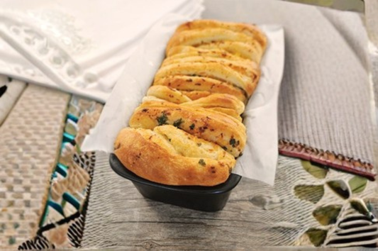 Cheesy Garlic Pull-Apart Loaf