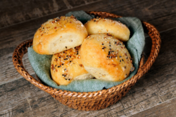 Everything Bagel Dinner Rolls