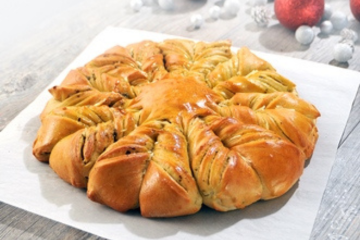 Holiday Pesto Star Bread