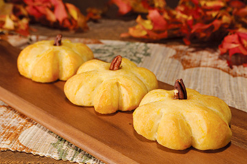 Pumpkin Shaped Dinner Rolls