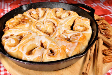 Skillet Sweetheart Cinnamon Rolls