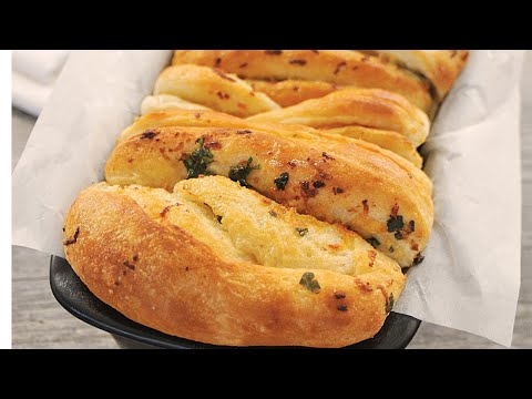 Cheesy Garlic Pull-Apart Loaf