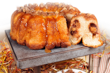 Peanut Butter Cup Monkey Bread