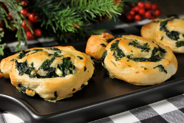 Spinach &amp; Cheese Pinwheels