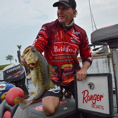 Randy Blaukat loads his fish from Day 2